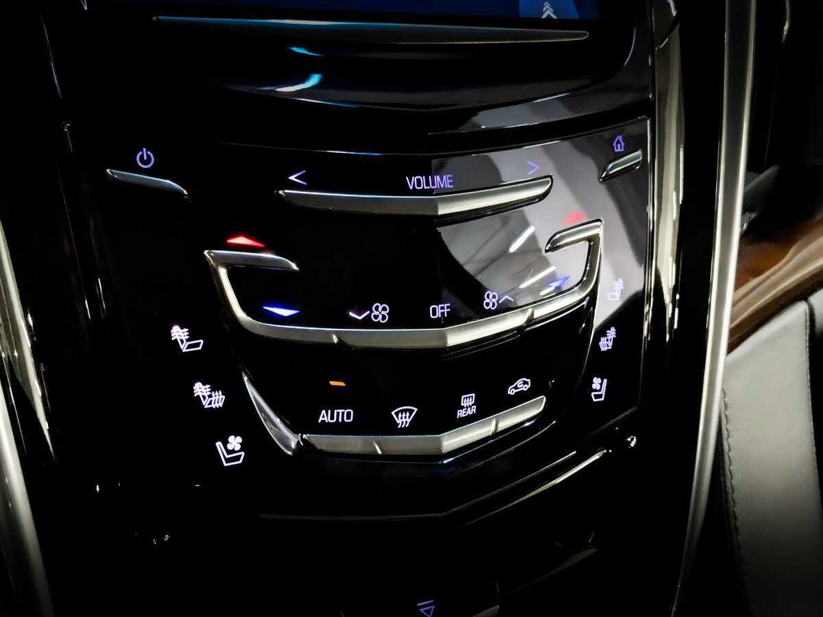Cadillac Escalade с пробегом — 2018 год. Фото: #24