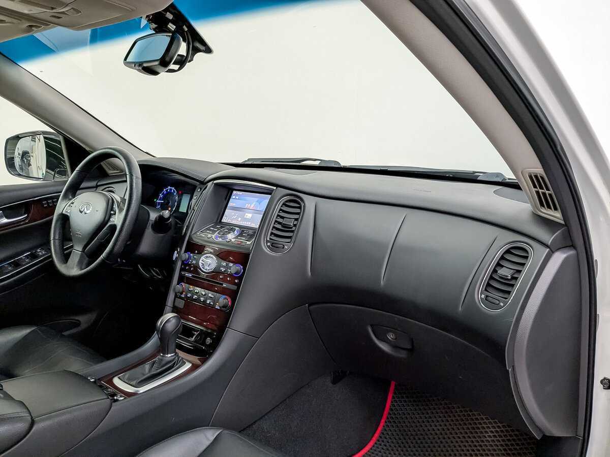 Infiniti QX50 с пробегом — 2016 год. Фото: #10