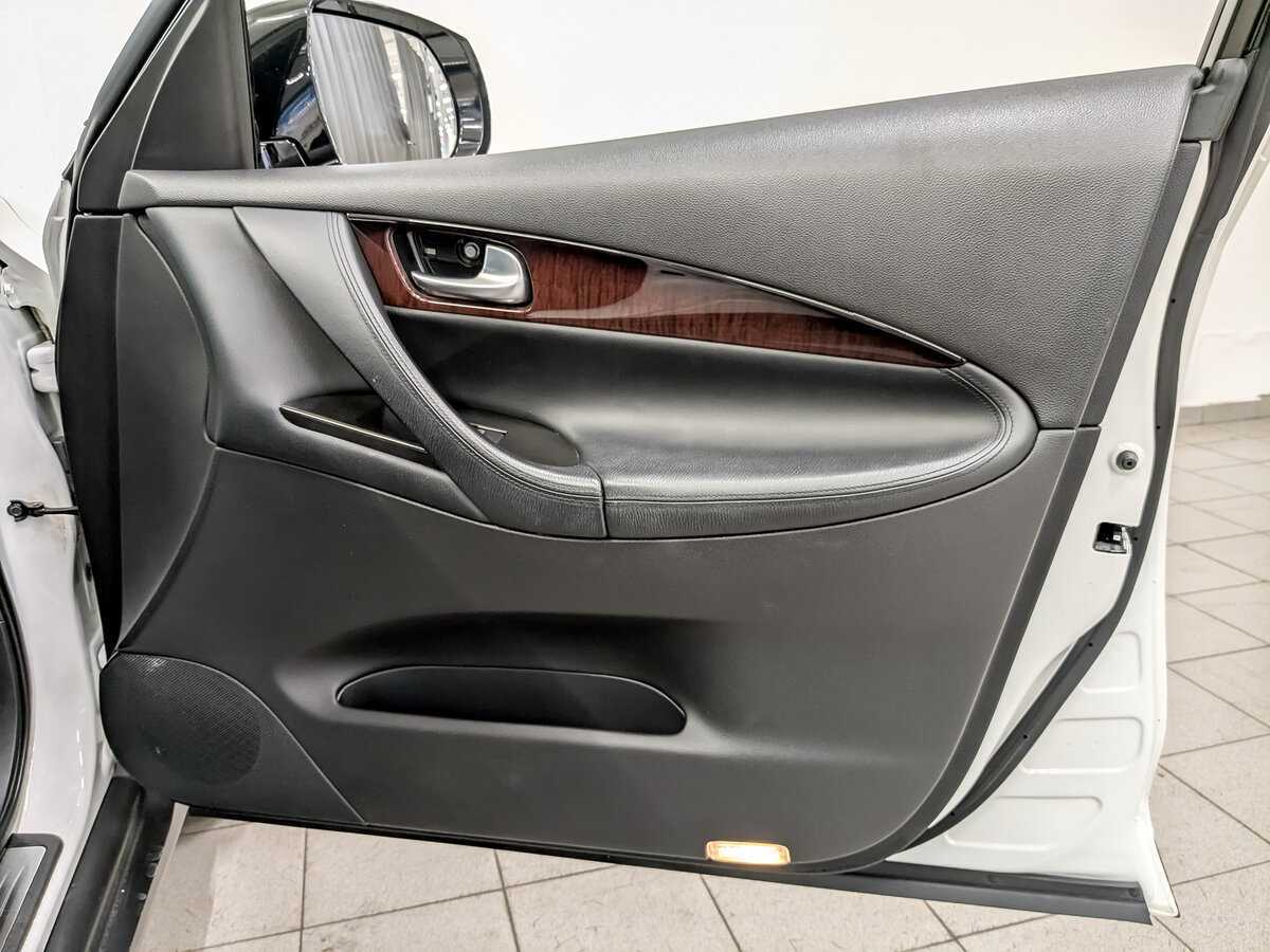 Infiniti QX50 с пробегом — 2016 год. Фото: #24