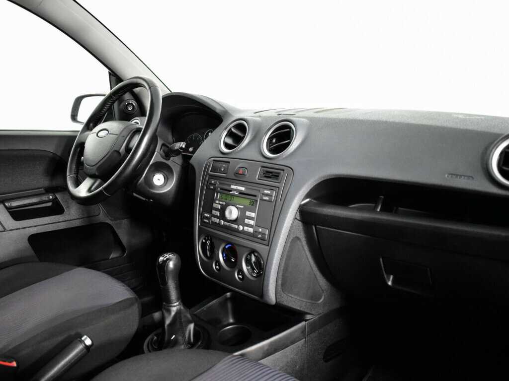 Ford Fusion с пробегом — 2006 год. Фото: #8