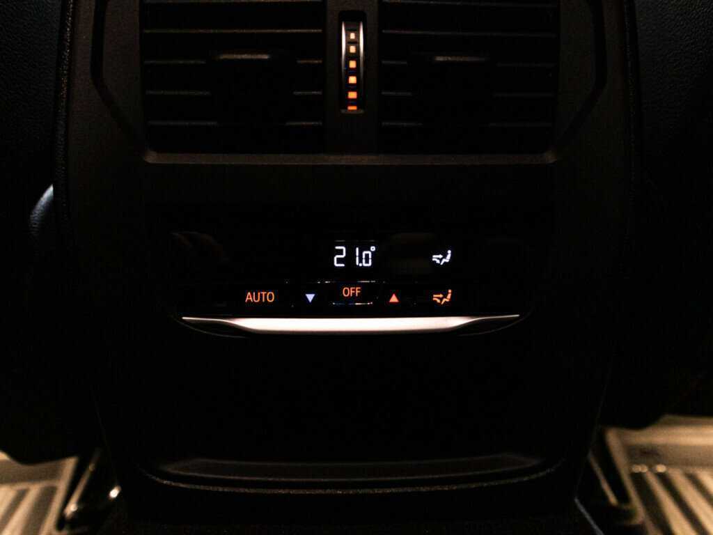 BMW 3 серии с пробегом — 2019 год. Фото: #24