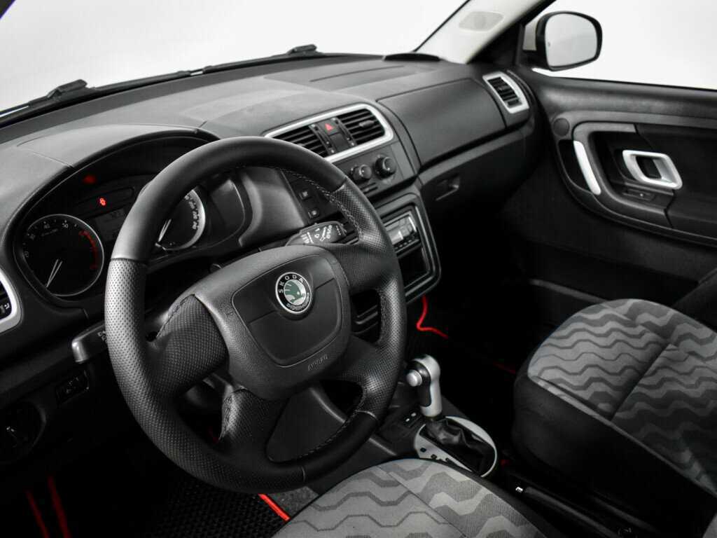 Skoda Fabia с пробегом — 2009 год. Фото: #8