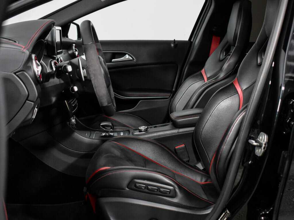 Mercedes-Benz GLA AMG с пробегом — 2015 год. Фото: #14