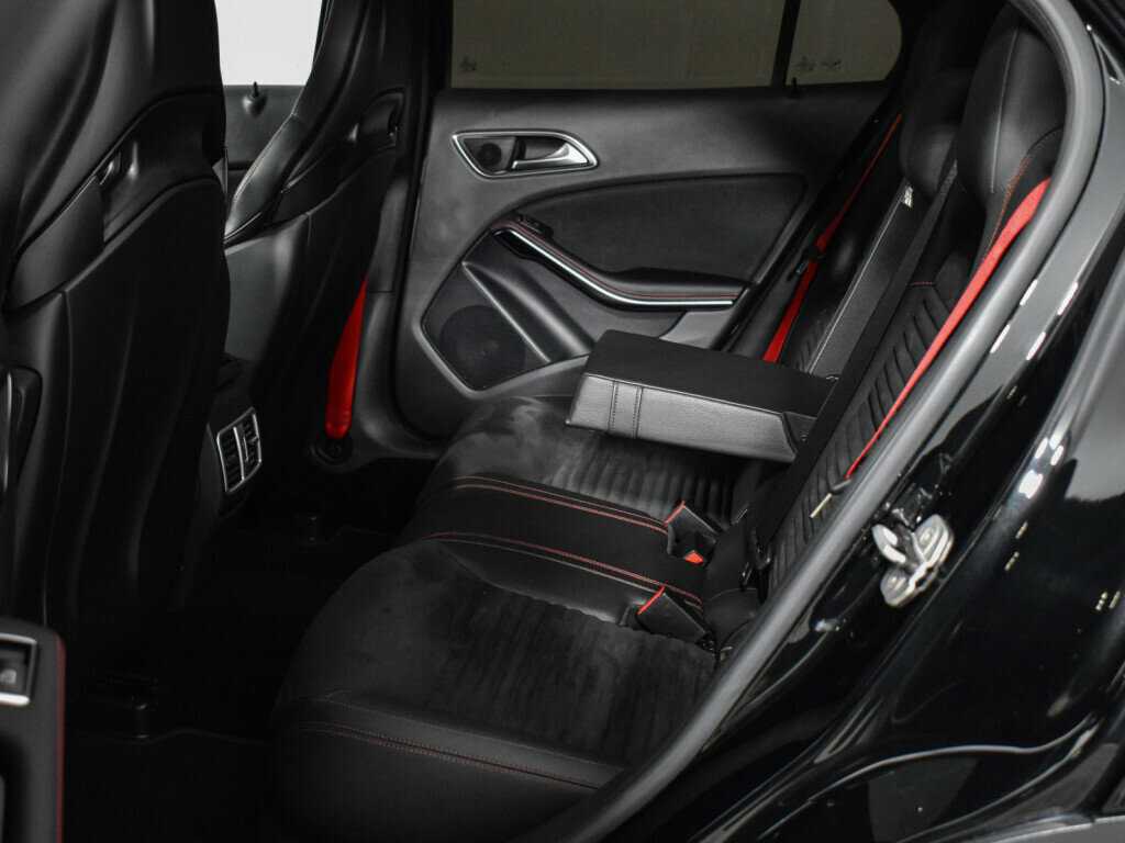 Mercedes-Benz GLA AMG с пробегом — 2015 год. Фото: #15
