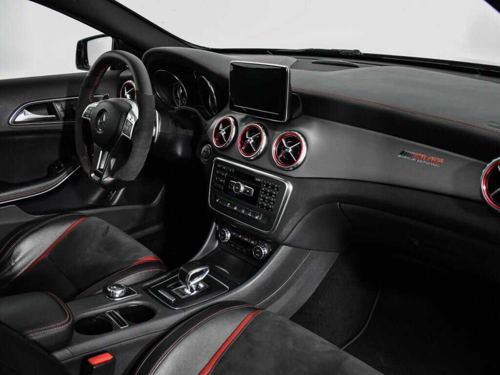 Mercedes-Benz GLA AMG с пробегом — 2015 год. Фото: #16