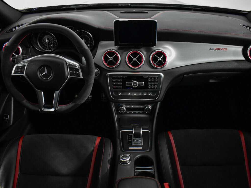 Mercedes-Benz GLA AMG с пробегом — 2015 год. Фото: #17