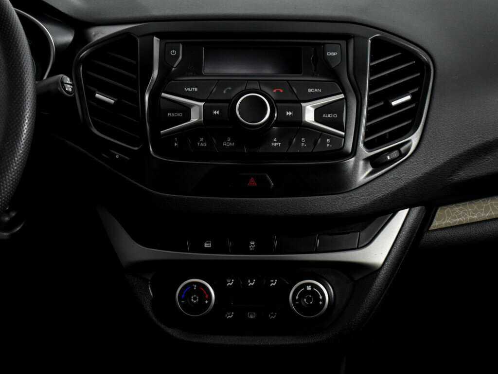 Lada (ВАЗ) Vesta с пробегом — 2016 год. Фото: #14