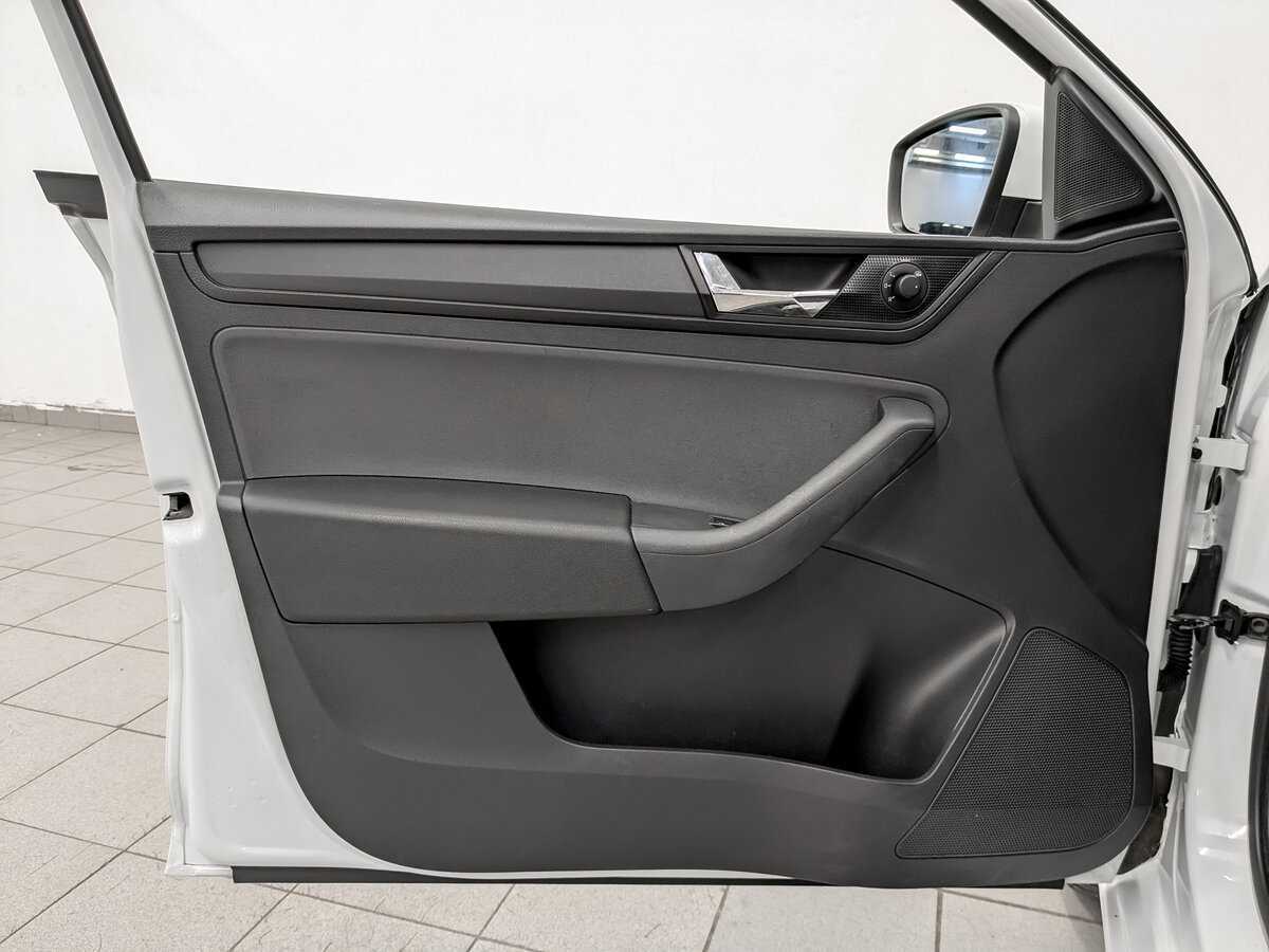 Skoda Rapid с пробегом — 2017 год. Фото: #18