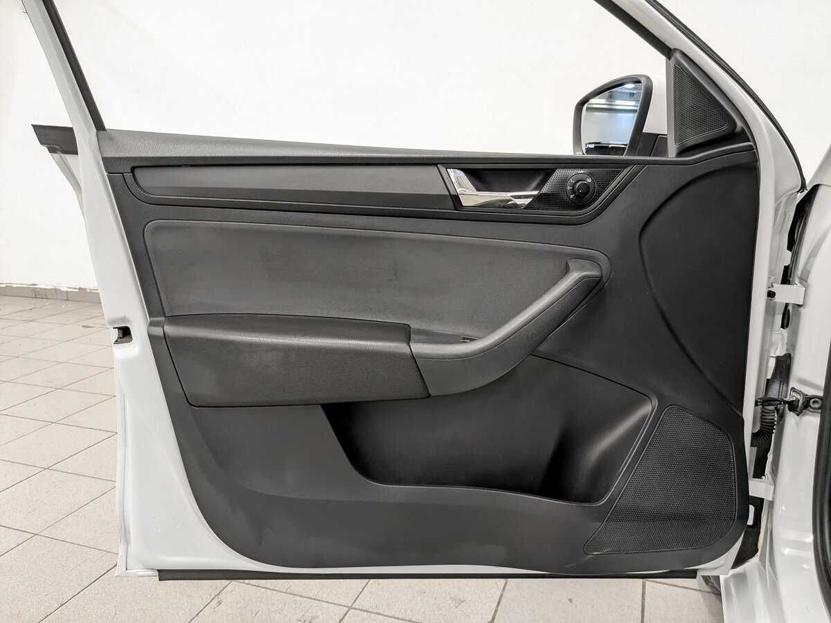 Skoda Rapid с пробегом — 2017 год. Фото: #17