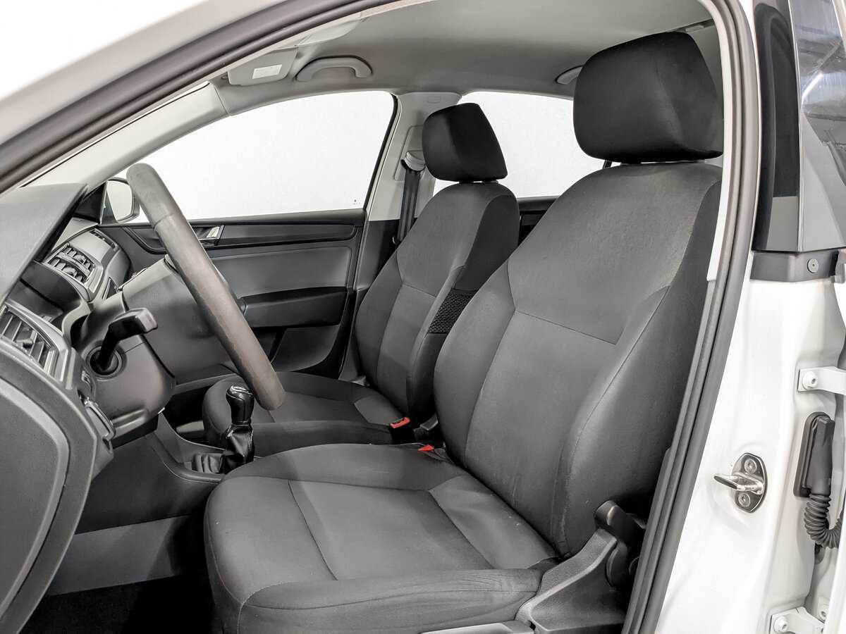 Skoda Rapid с пробегом — 2017 год. Фото: #18