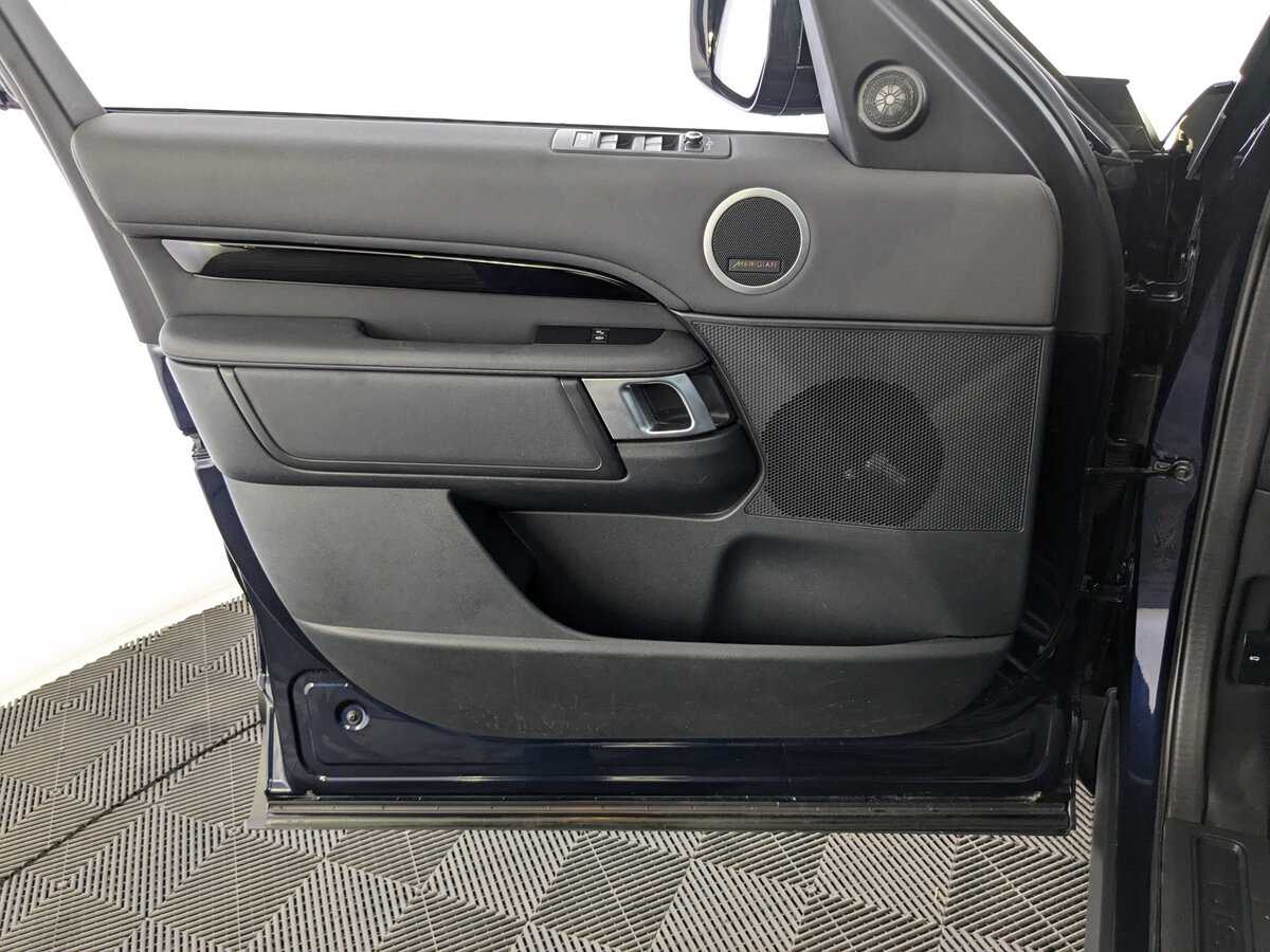 Land Rover Discovery с пробегом — 2019 год. Фото: #17