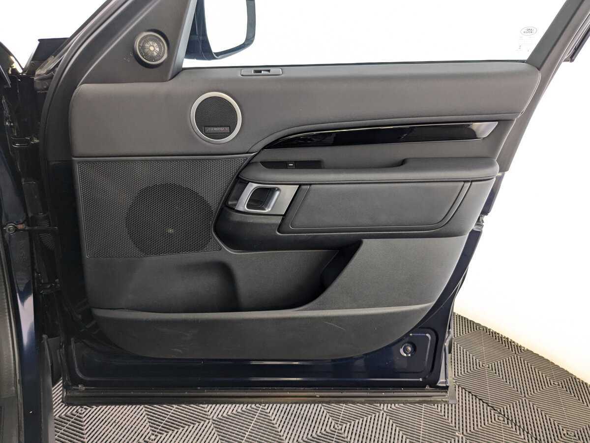Land Rover Discovery с пробегом — 2019 год. Фото: #24
