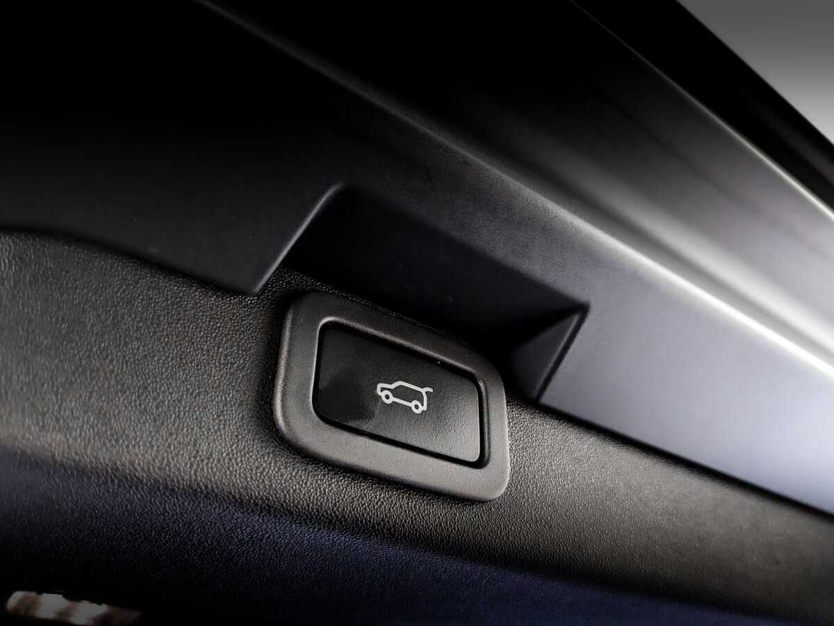 Land Rover Discovery с пробегом — 2019 год. Фото: #25