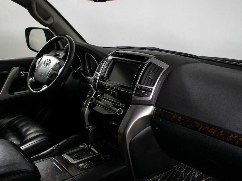 Toyota Land Cruiser с пробегом — 2013 год. Фото: #8