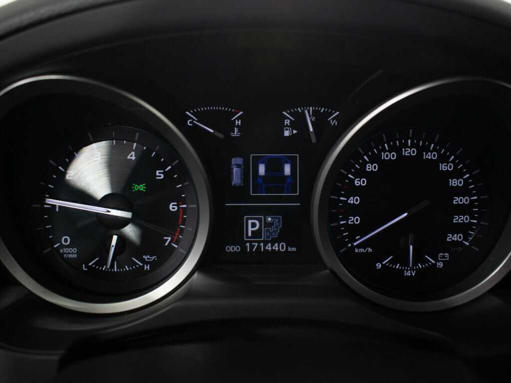 Toyota Land Cruiser с пробегом — 2013 год. Фото: #12