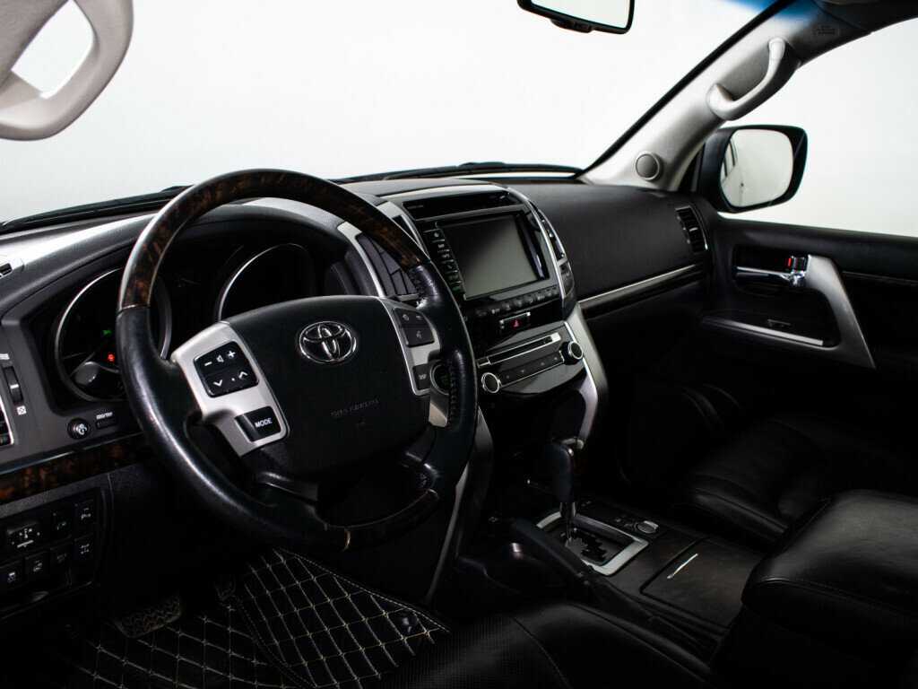 Toyota Land Cruiser с пробегом — 2013 год. Фото: #13