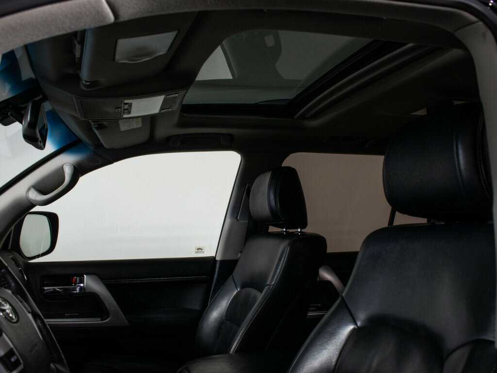 Toyota Land Cruiser с пробегом — 2013 год. Фото: #17