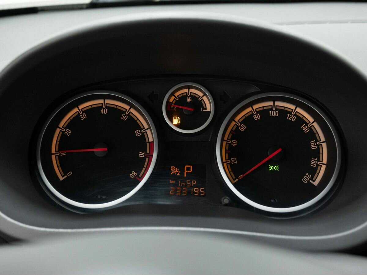 Opel Corsa с пробегом — 2010 год. Фото: #15