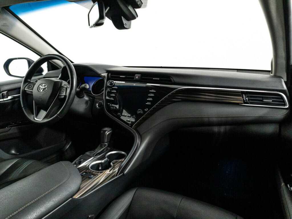 Toyota Camry с пробегом — 2020 год. Фото: #7