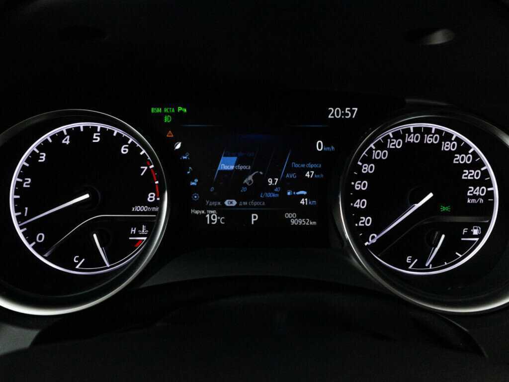 Toyota Camry с пробегом — 2020 год. Фото: #10