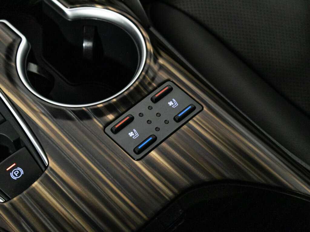 Toyota Camry с пробегом — 2020 год. Фото: #16