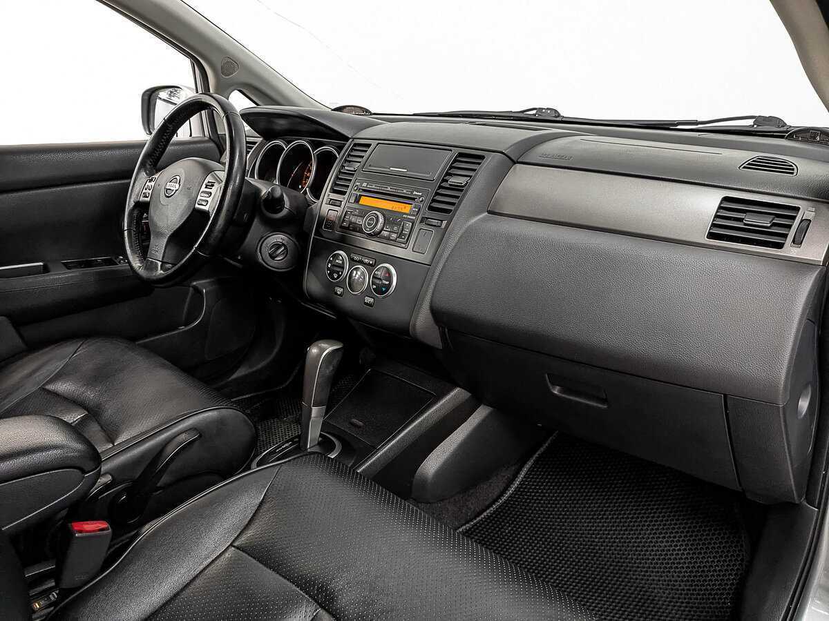 Nissan Tiida с пробегом — 2008 год. Фото: #12