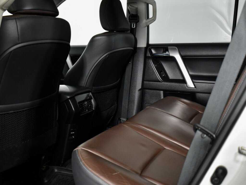 Toyota Land Cruiser Prado с пробегом — 2015 год. Фото: #10