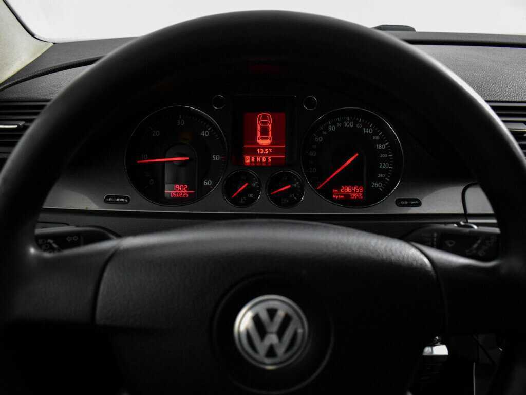 Volkswagen Passat с пробегом — 2008 год. Фото: #11