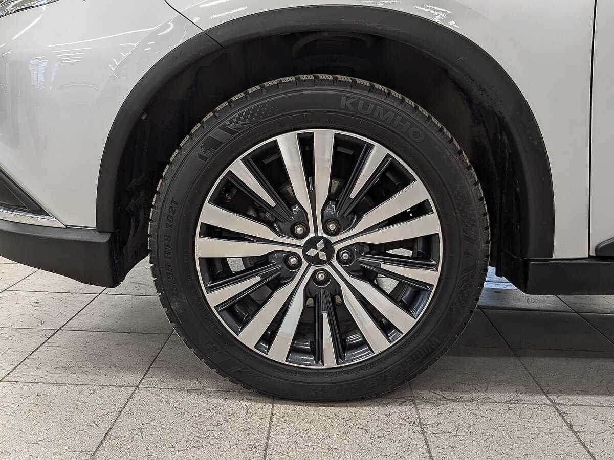 Mitsubishi Outlander с пробегом — 2020 год. Фото: #11