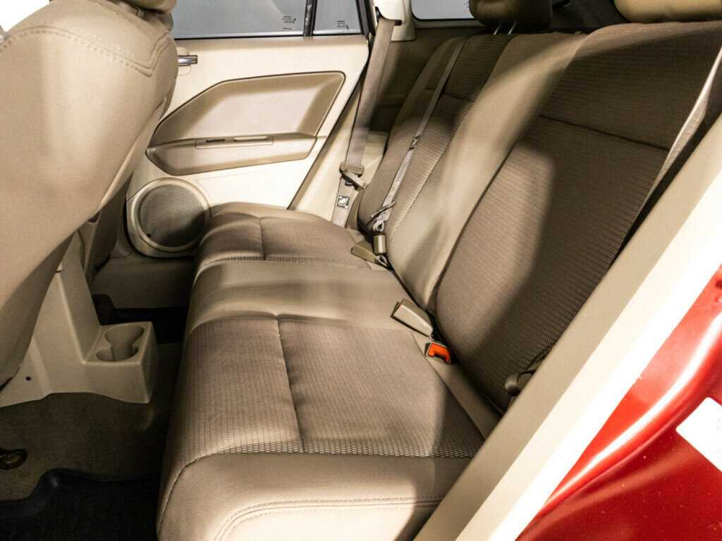 Dodge Caliber с пробегом — 2008 год. Фото: #9