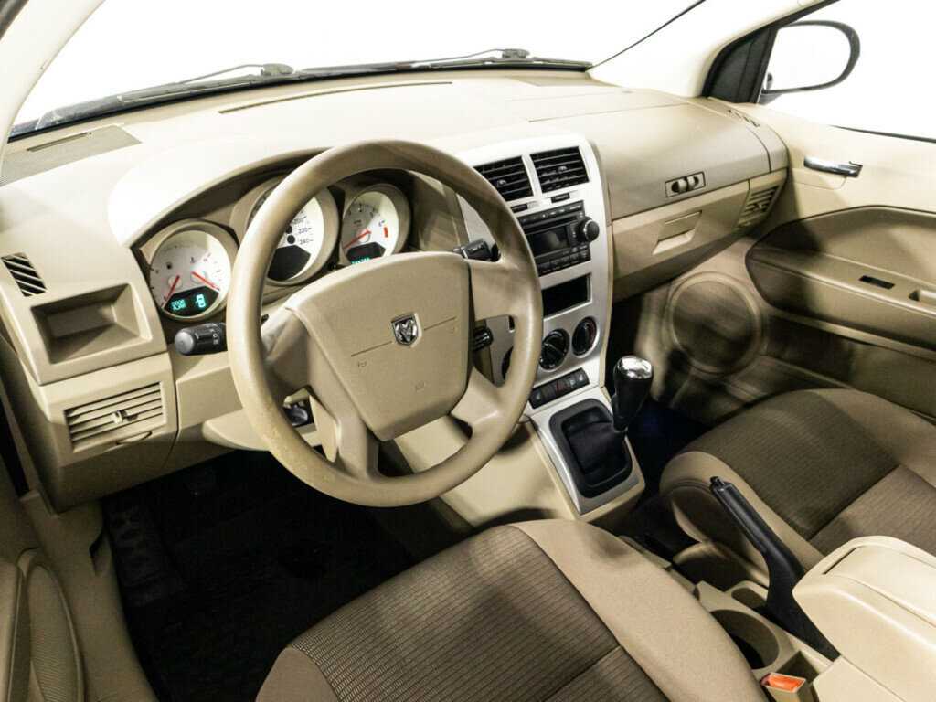 Dodge Caliber с пробегом — 2008 год. Фото: #10