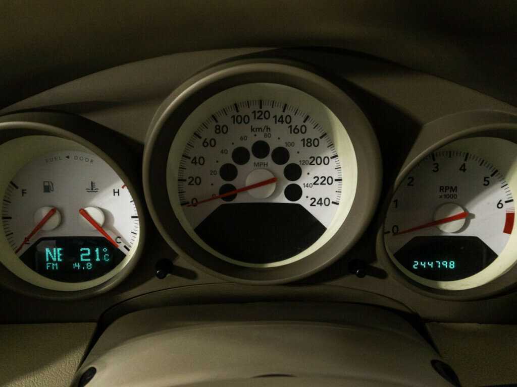 Dodge Caliber с пробегом — 2008 год. Фото: #11