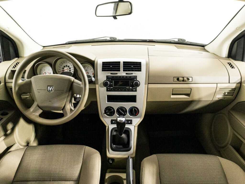 Dodge Caliber с пробегом — 2008 год. Фото: #12