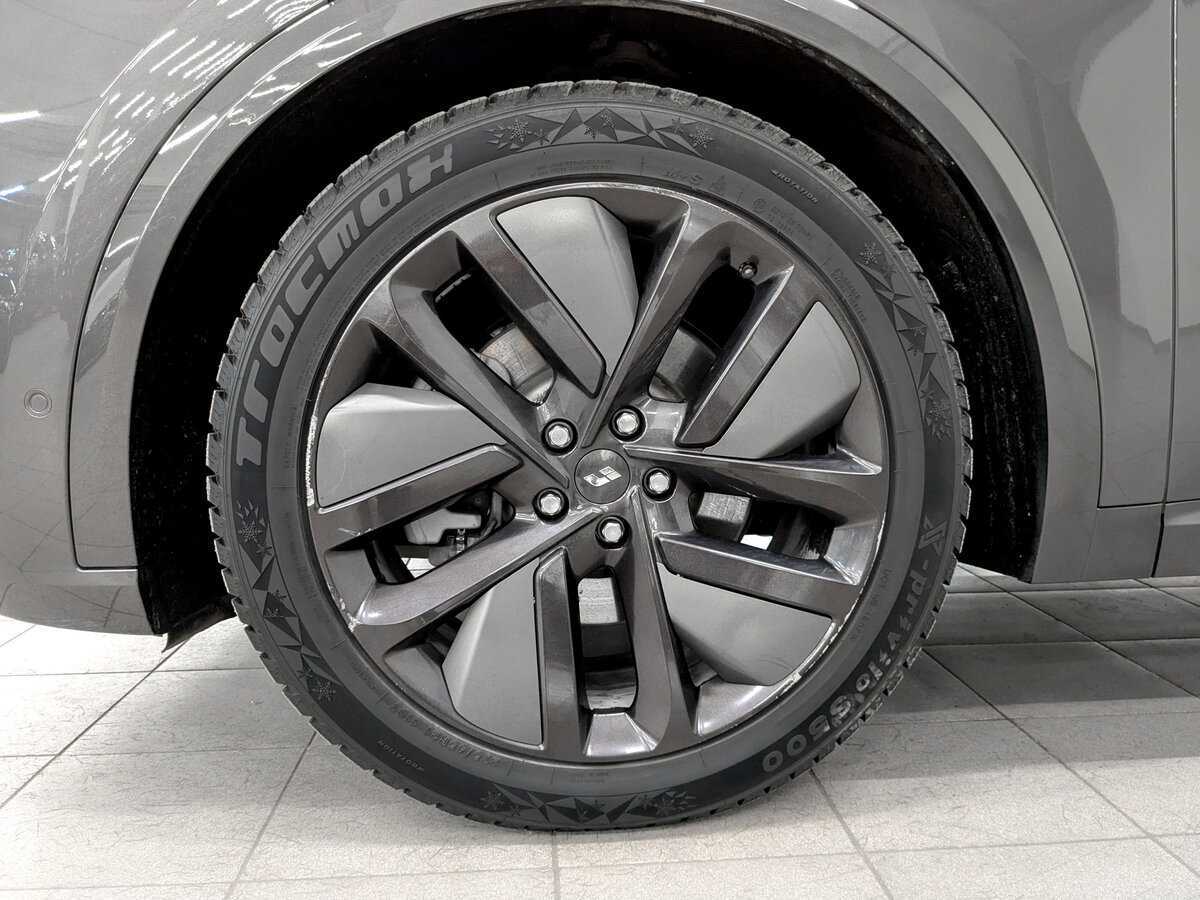 LiXiang L9 с пробегом — 2023 год. Фото: #17