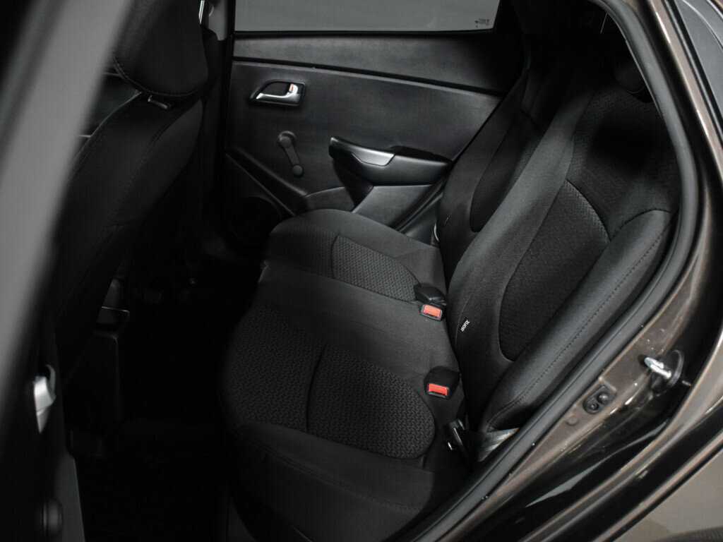 Kia Rio с пробегом — 2016 год. Фото: #12