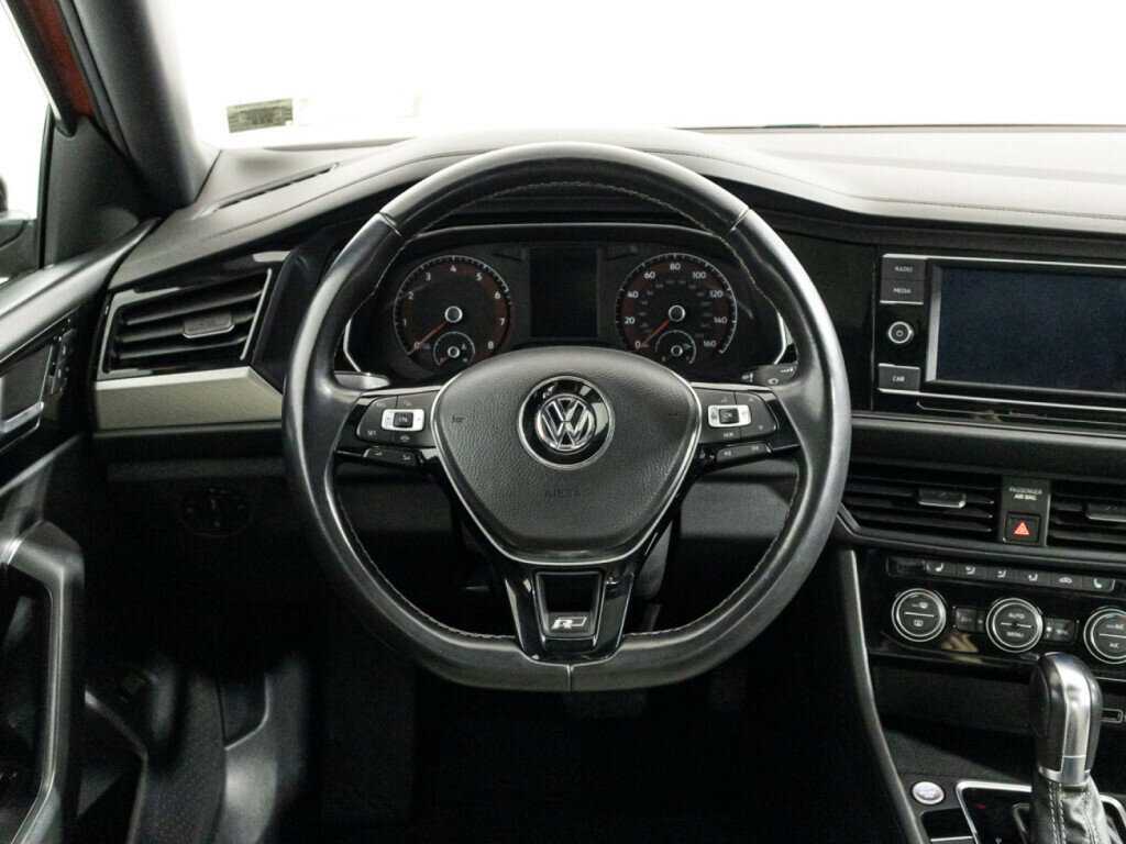 Volkswagen Jetta с пробегом — 2018 год. Фото: #18