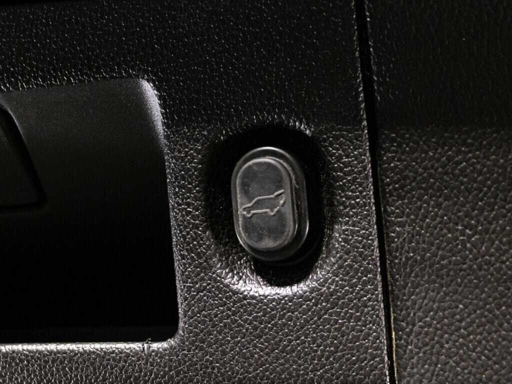 Chevrolet Tahoe с пробегом — 2016 год. Фото: #12