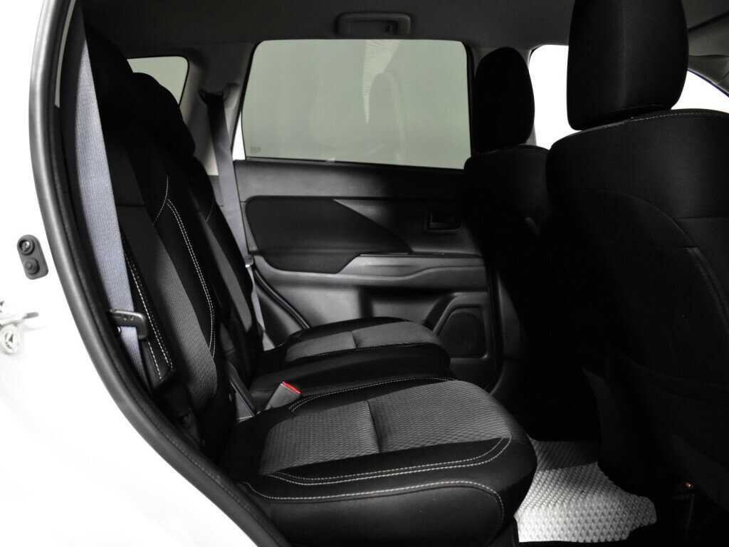 Mitsubishi Outlander с пробегом — 2020 год. Фото: #9
