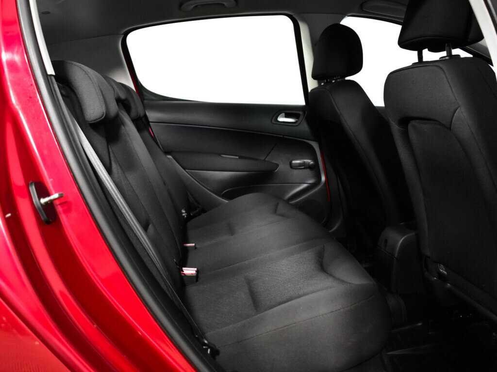 Peugeot 308 с пробегом — 2008 год. Фото: #9