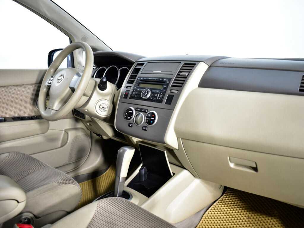 Nissan Tiida с пробегом — 2011 год. Фото: #8