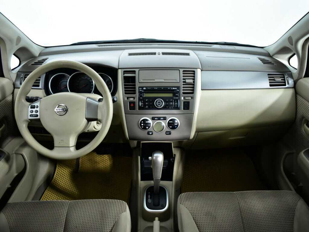 Nissan Tiida с пробегом — 2011 год. Фото: #11