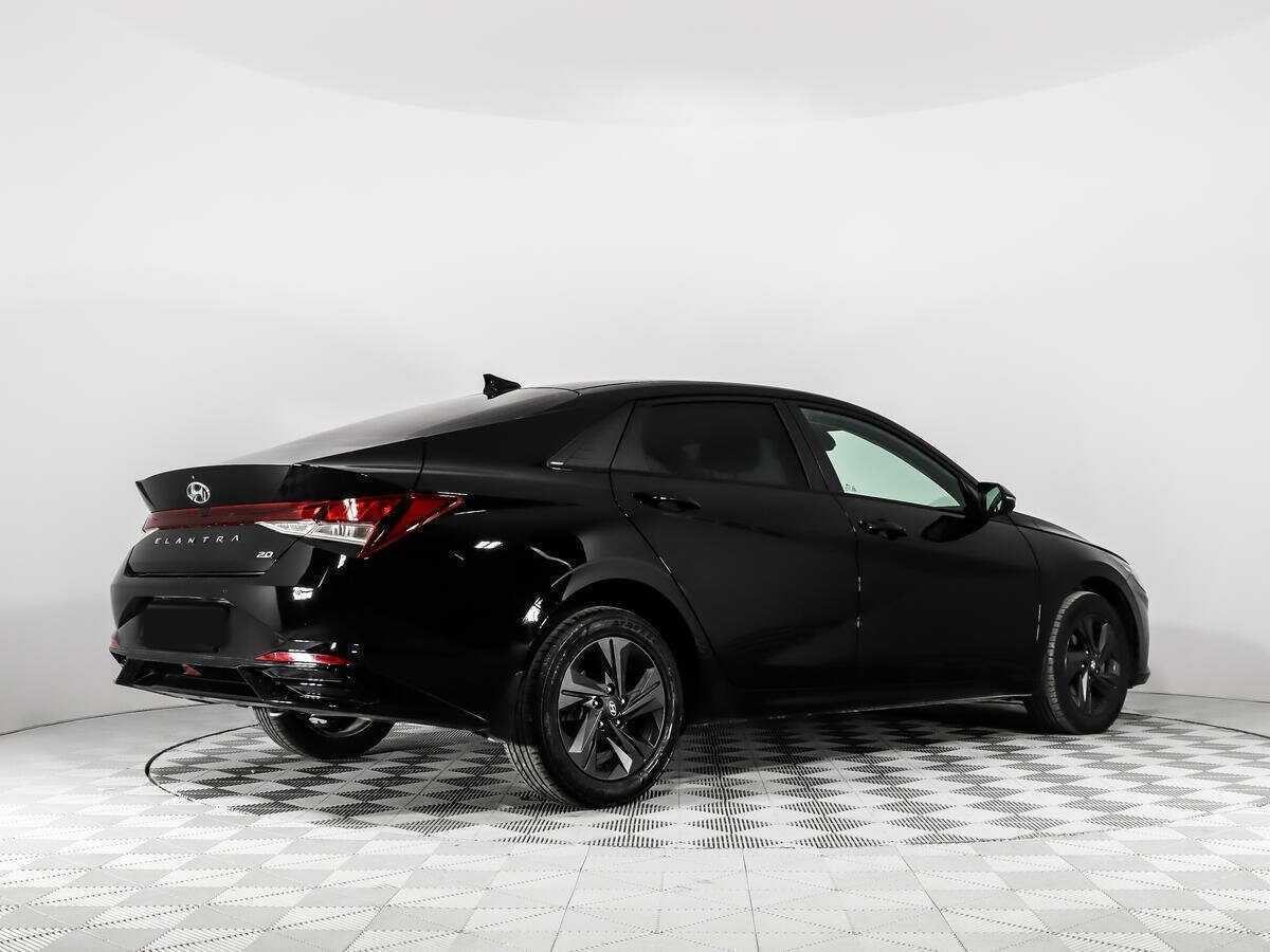 Hyundai Elantra с пробегом — 2021 год. Фото: #4