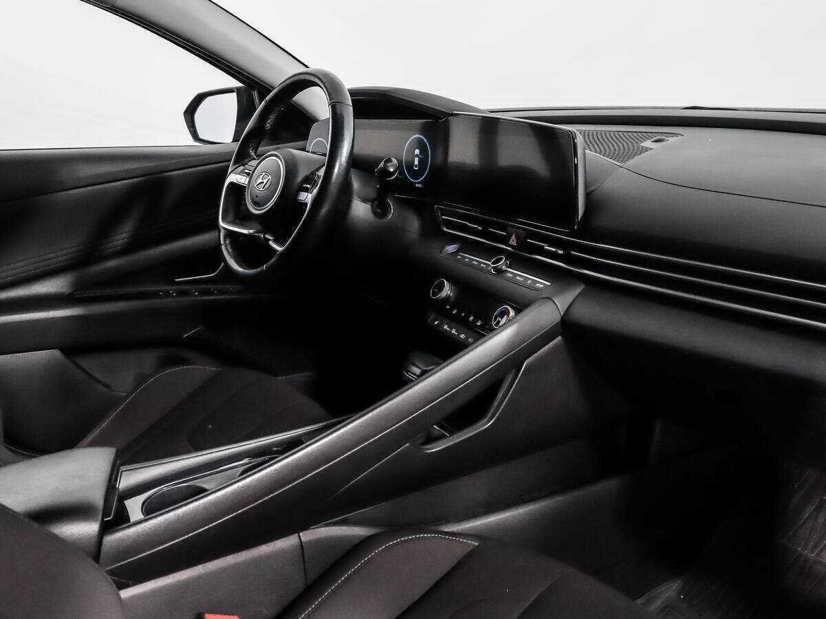 Hyundai Elantra с пробегом — 2021 год. Фото: #13