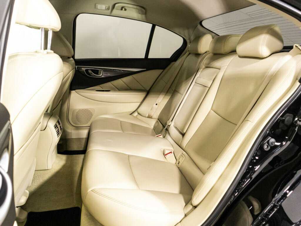 Infiniti Q50 с пробегом — 2015 год. Фото: #9