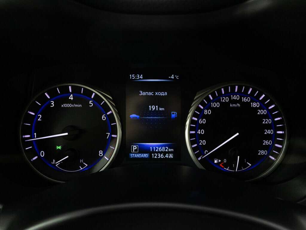 Infiniti Q50 с пробегом — 2015 год. Фото: #11