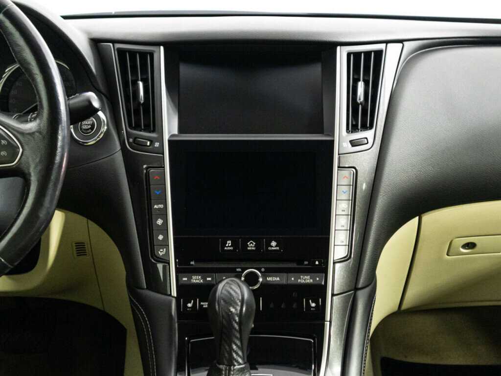 Infiniti Q50 с пробегом — 2015 год. Фото: #13