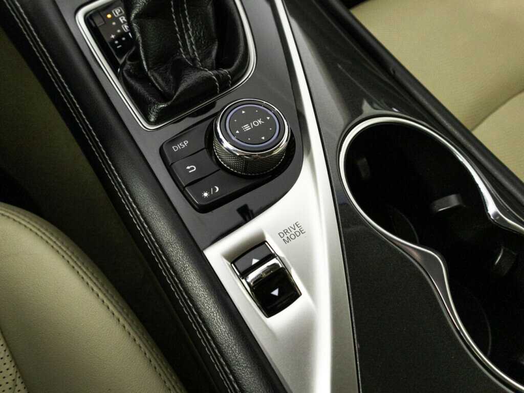 Infiniti Q50 с пробегом — 2015 год. Фото: #16