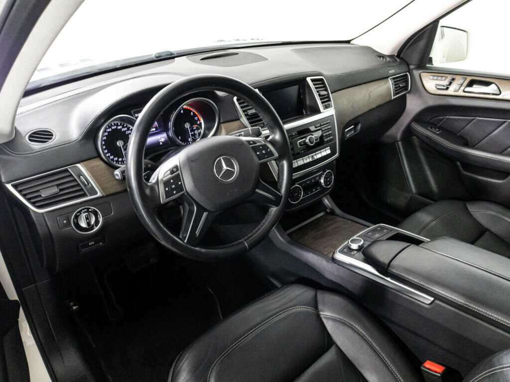 Mercedes-Benz GL-Класс с пробегом — 2015 год. Фото: #10