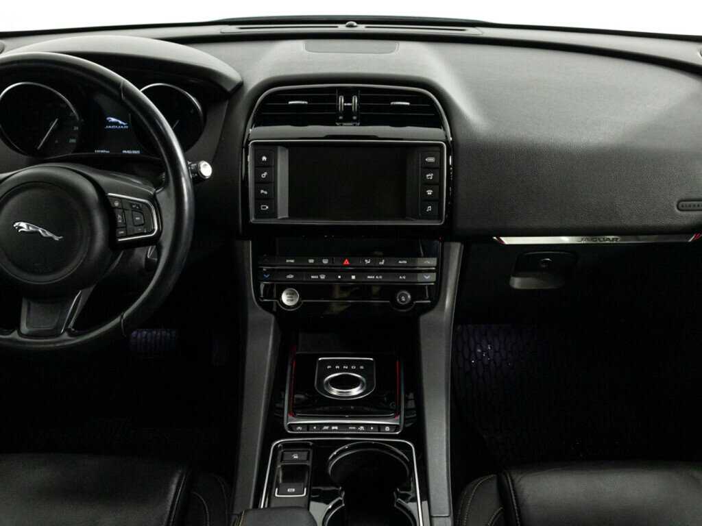 Jaguar F-Pace с пробегом — 2017 год. Фото: #13