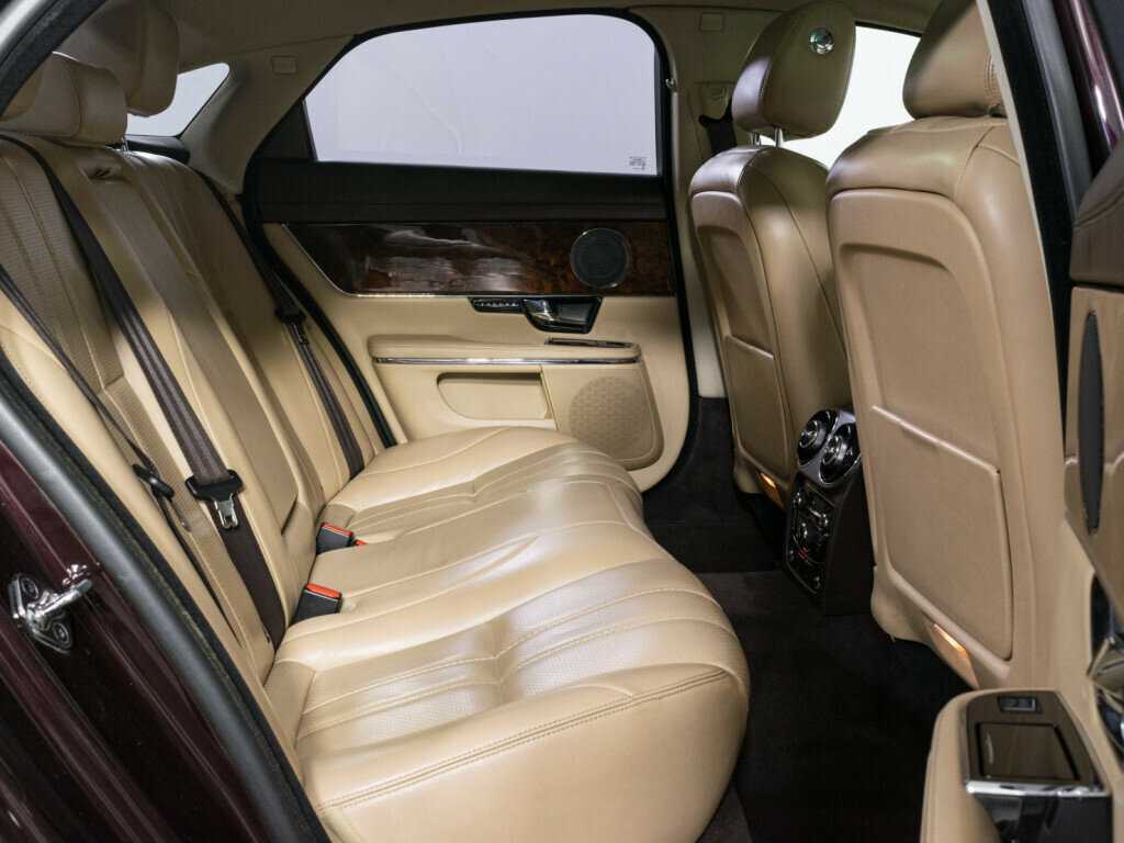 Jaguar XJ с пробегом — 2010 год. Фото: #10